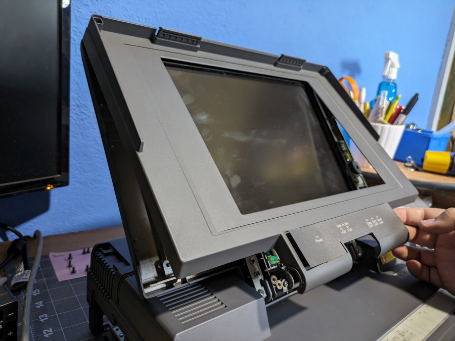 t3200sx-display-bezel-separation.jpg